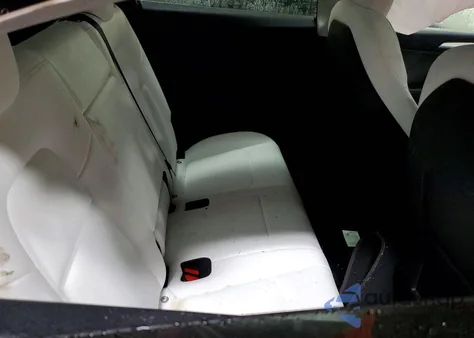 2022 Tesla Model Y z USA, uszkodzony, nr VIN 7SAYGDEE3NF522675